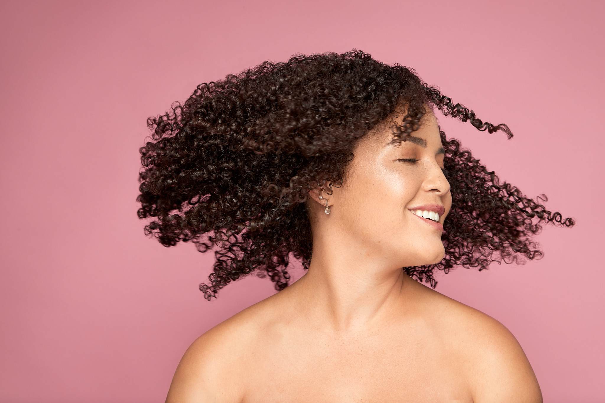 Artistic Loose Curls Hairstyle Abstract for Your Screen Artistic Loose Curls Hairstyle Abstract for Your Screen