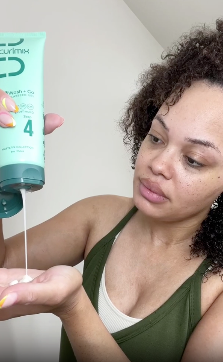 Wash and Go Moisturizer with Gentle Botanicals for Fluffy, Frizz Wash and Go Moisturizer with Gentle Botanicals for Fluffy, Frizz
